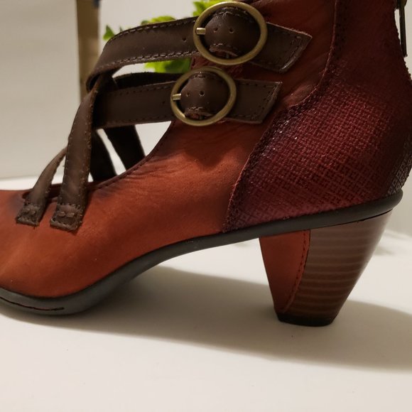 Earth "Amber" Heeled Leather Booties in Brick - Picture 5 of 9